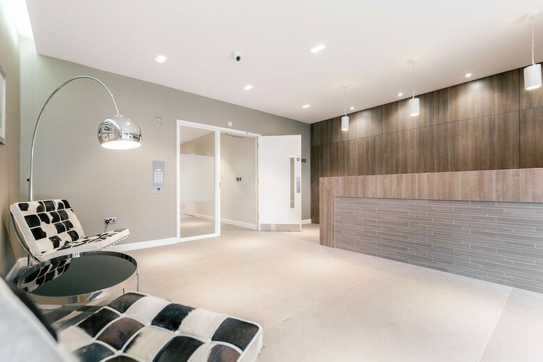 Roomspace Apartments -vertex House