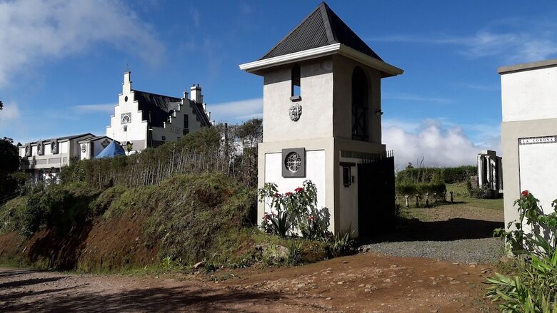 Hotel Castle La Corona de Los Santos