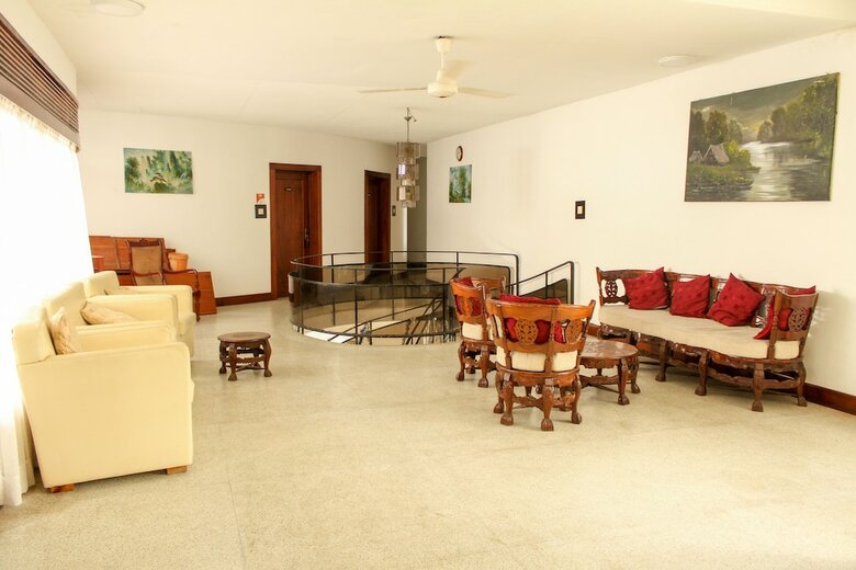Oyo 106 Hotel 12