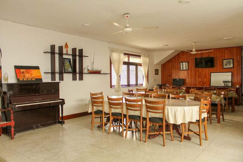 Oyo 106 Hotel 12
