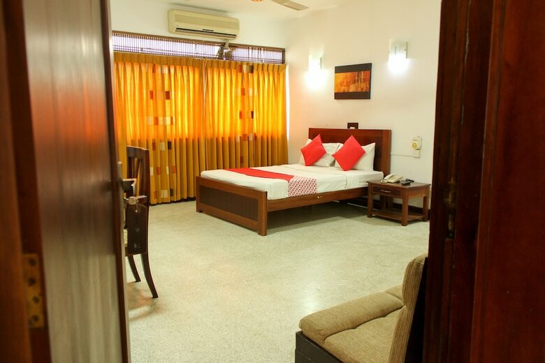 Oyo 106 Hotel 12