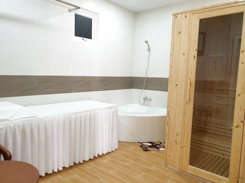 Phuc Ngoc Hotel