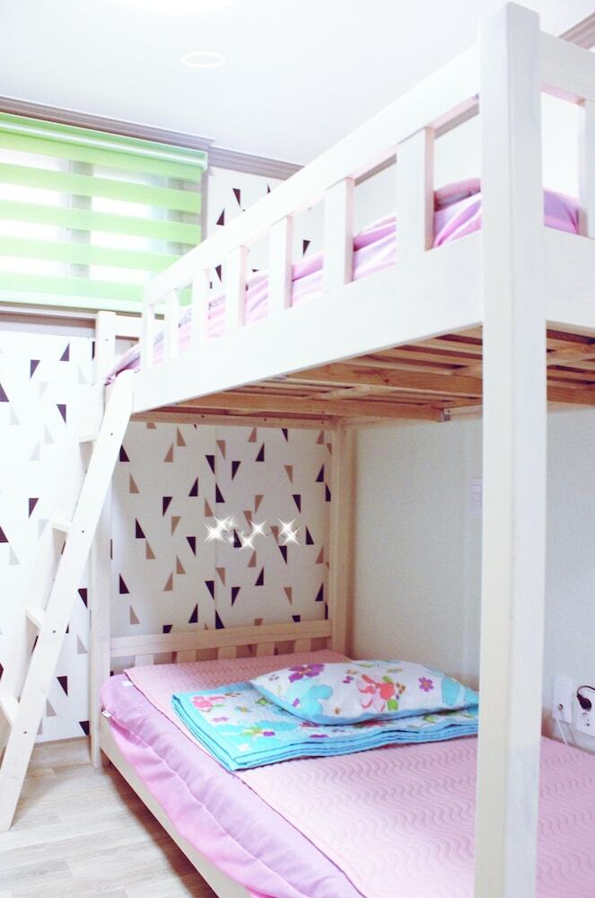 Hostal Story Road Guesthouse - Hostel