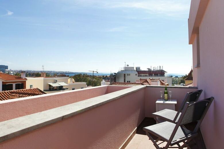 Wondrous Terrace Apartment In Cascais