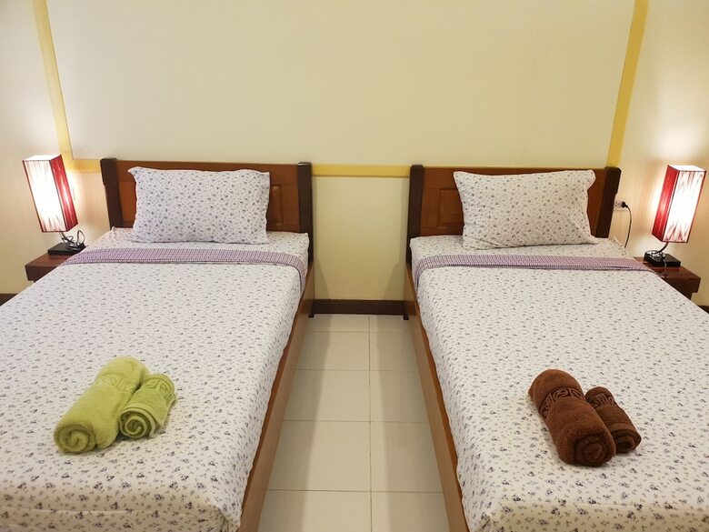Hotel Benjapirom Private House