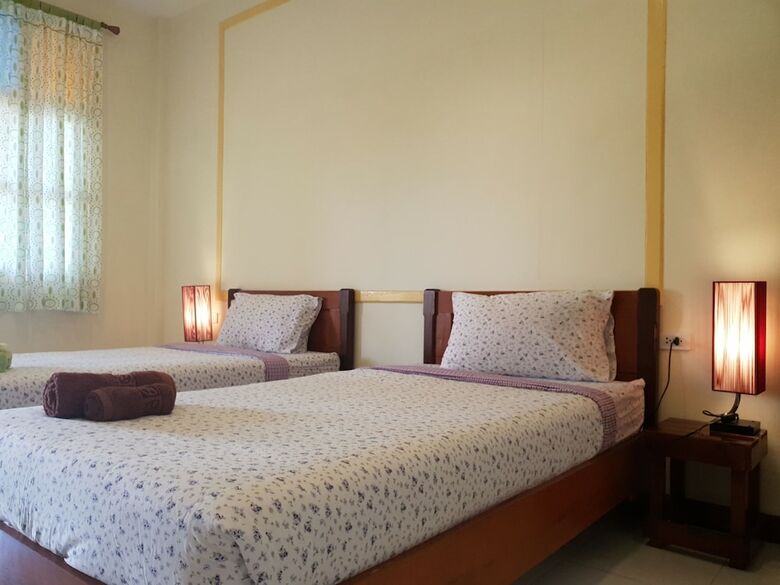 Hotel Benjapirom Private House
