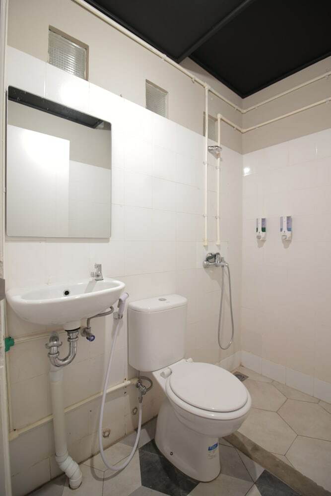 Hostal Oyo 260 Home 33