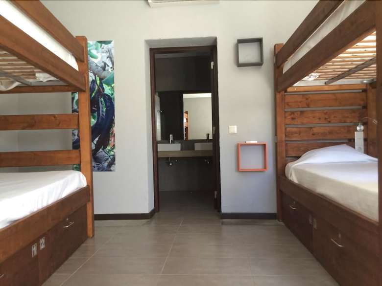 Hostal Lost & Found - Guesthouse & Suites
