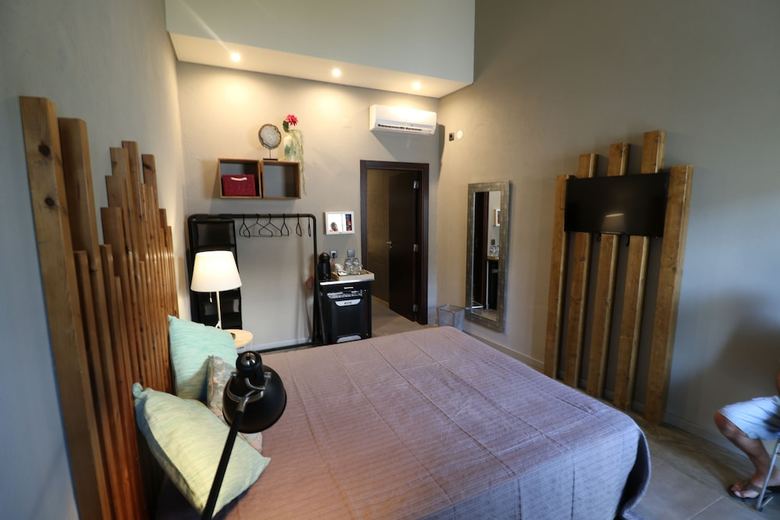 Hostal Lost & Found - Guesthouse & Suites