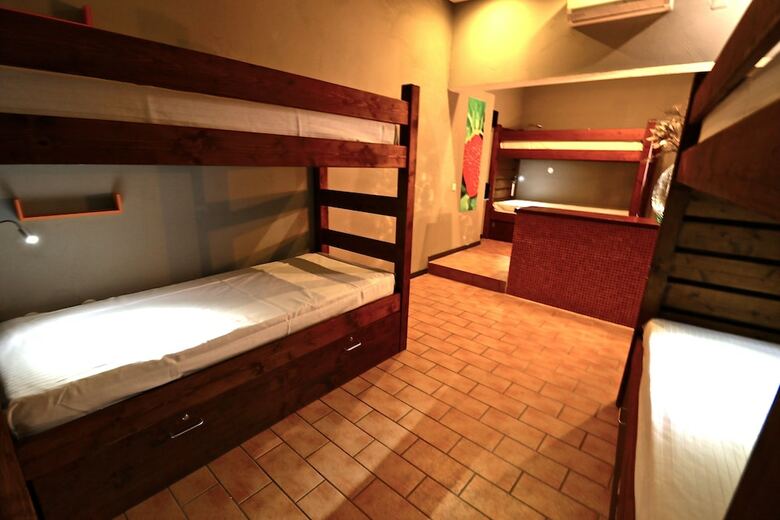 Hostal Lost & Found - Guesthouse & Suites