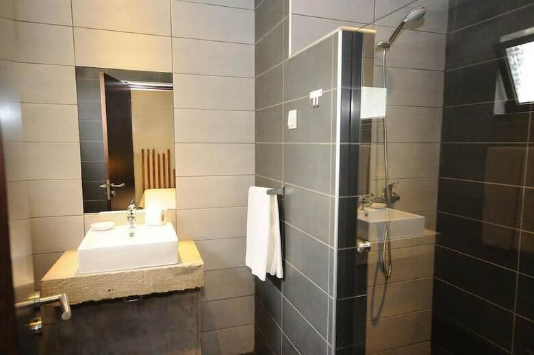 Hostal Lost & Found - Guesthouse & Suites