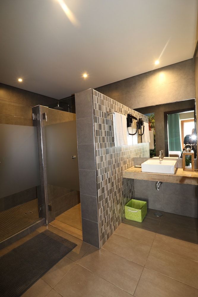 Hostal Lost & Found - Guesthouse & Suites