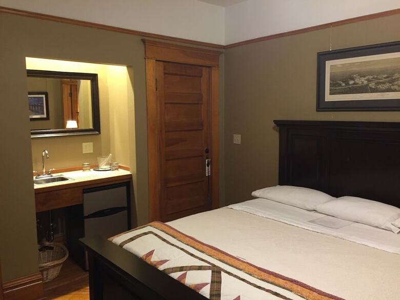 Hotel Burford House Inn