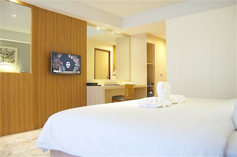 Hotel Jolly Suites & Spa Thaphra