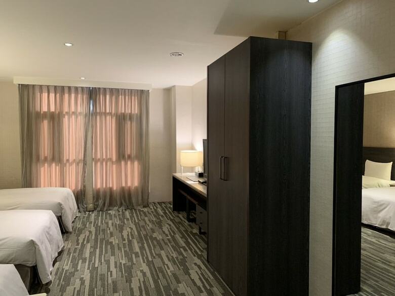 Oriental Pearl International Hotel