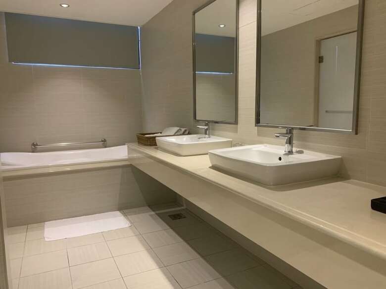 Oriental Pearl International Hotel