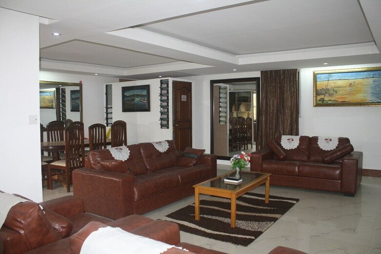 Hotel Adwoa Wangara Apartments