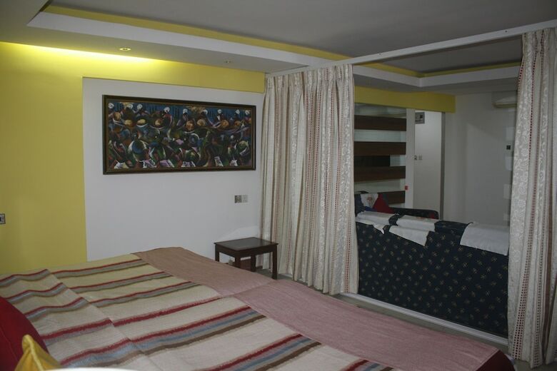 Hotel Adwoa Wangara Apartments