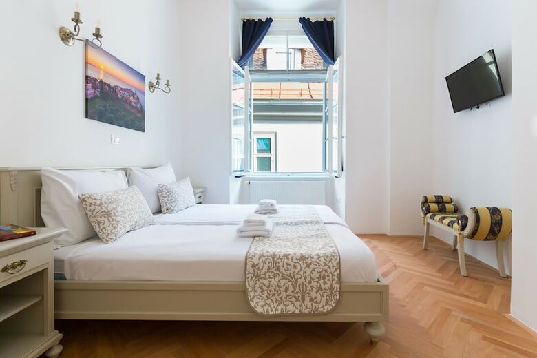 Hotel Barbo Palace
