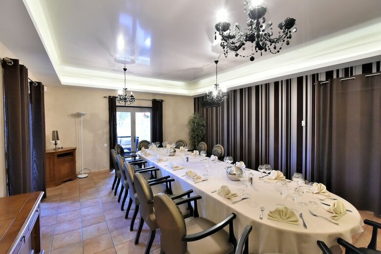 Hotel Restaurant Le Domaine Des Oliviers