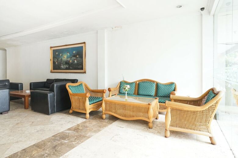 Hotel Oyo 252 Istana Permata Ngagel