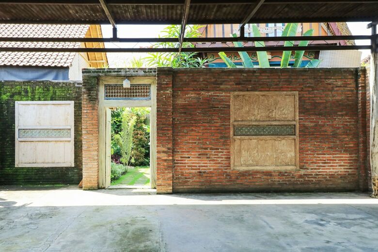 Hotel Rumah Lumbung