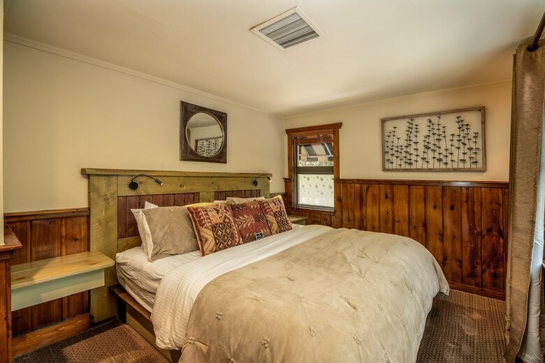 Bed & Breakfast Highland Haven Creekside Inn