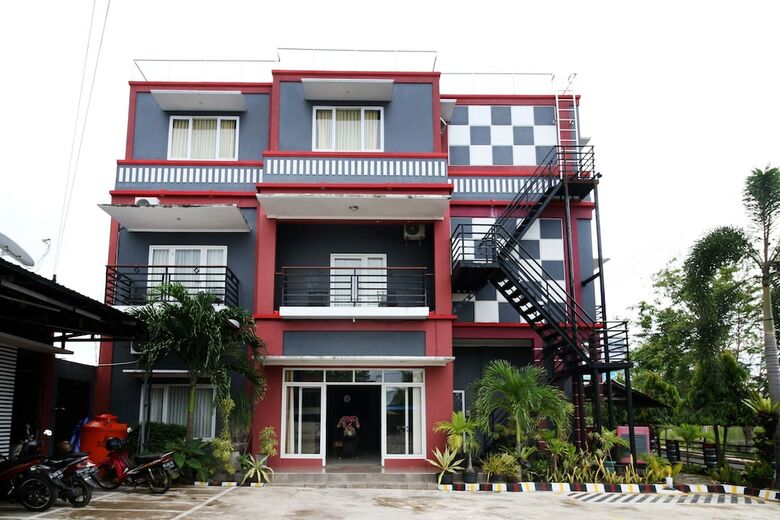 Hotel Airy Manggar Merbabu Belitung