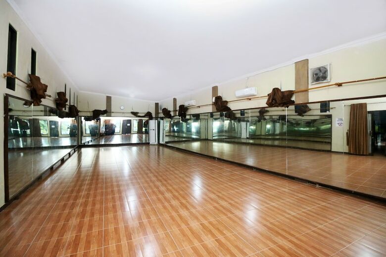 Hotel Airy Manggar Merbabu Belitung
