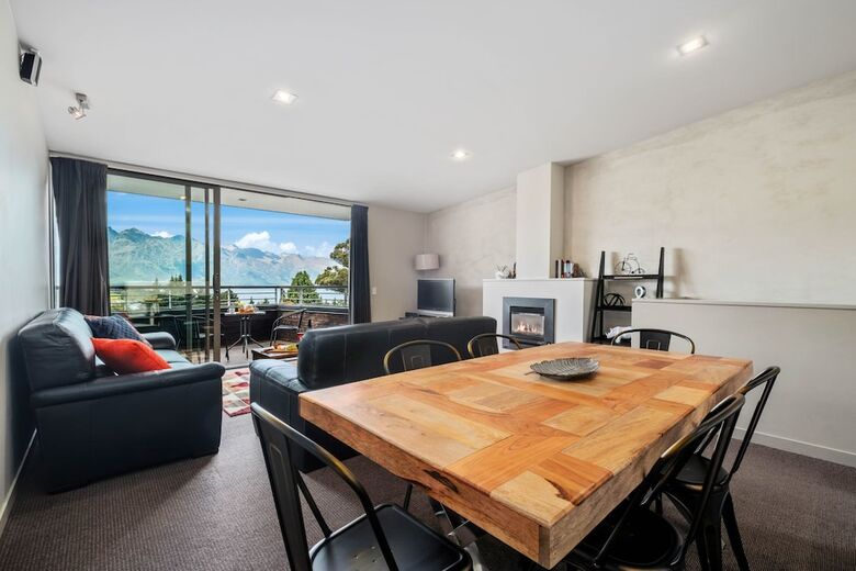 Scenic Queenstown Apartment
