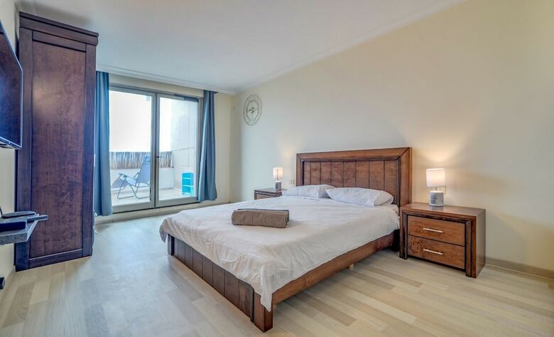 Spacious Sea View Apartment