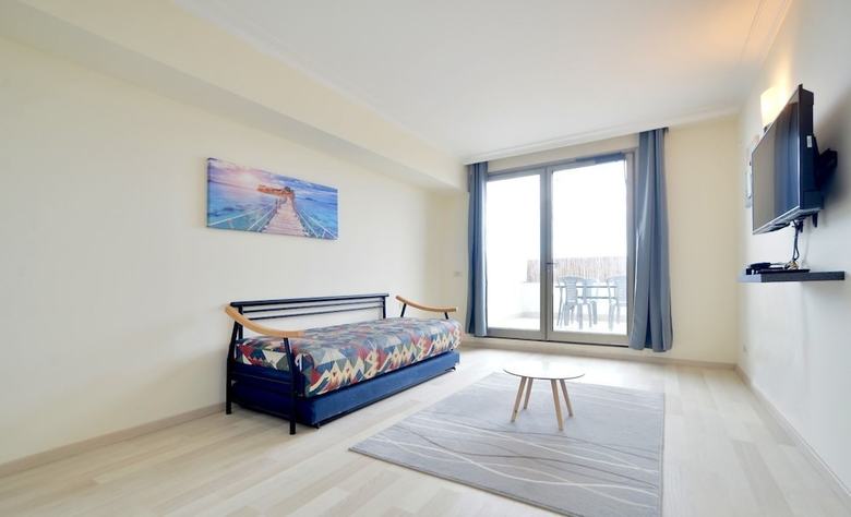 Spacious Sea View Apartment
