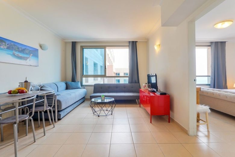 Spacious Sea View Apartment