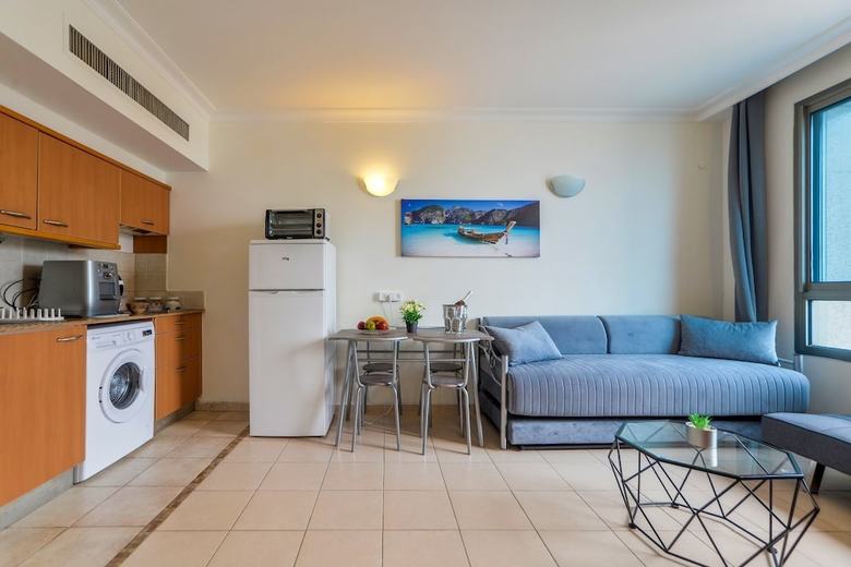 Spacious Sea View Apartment