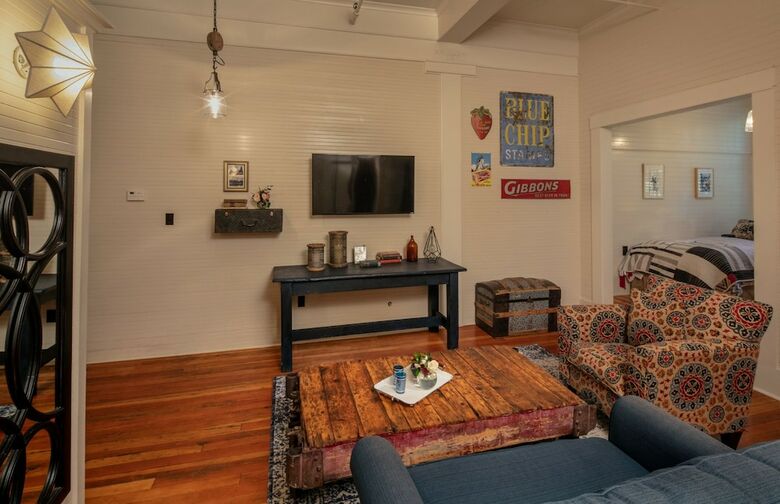 Mccloud Mercantile Hotel