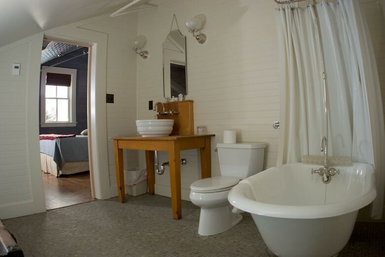 Mccloud Mercantile Hotel