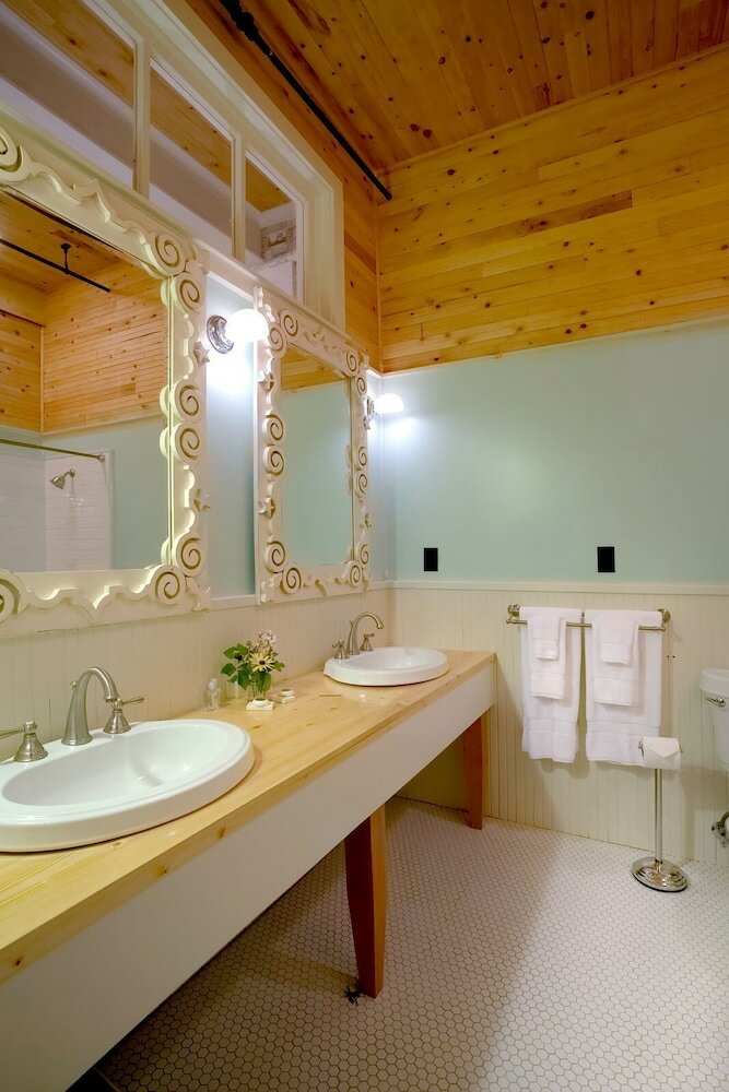 Mccloud Mercantile Hotel