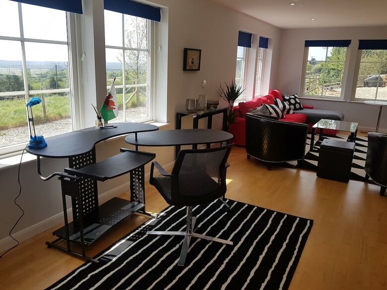 Springmeadow House By Cardiff Holiday Homes