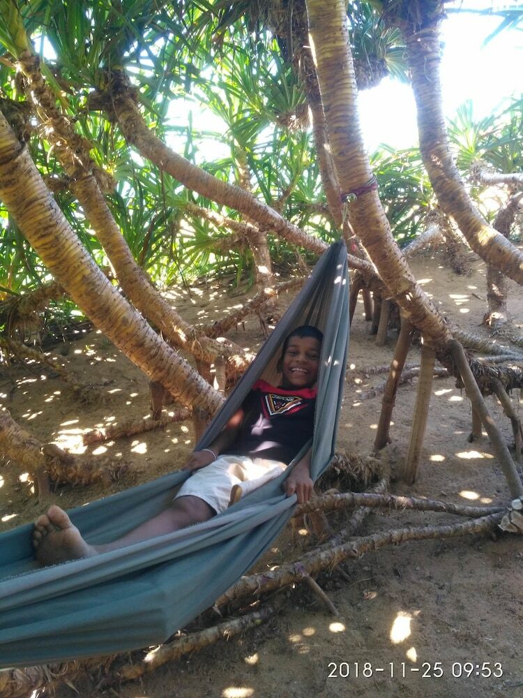 Hotel Ravana Beach Cabanas