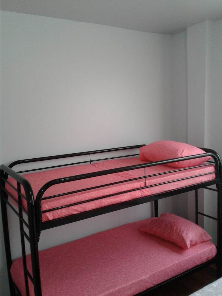 Hostal Apartments 145
