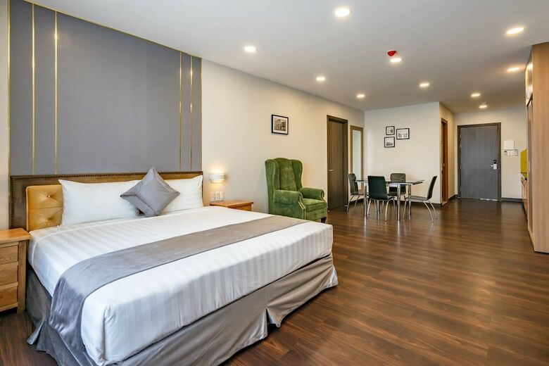 Hotel Emerald Central