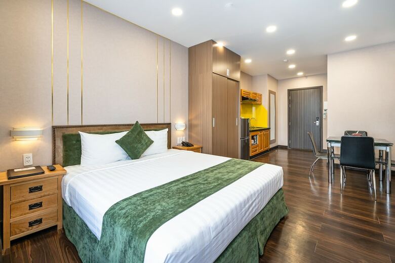 Hotel Emerald Central
