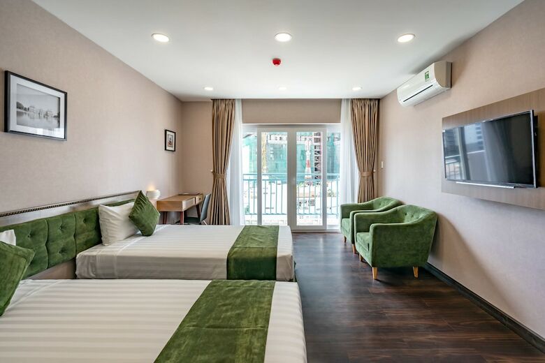 Hotel Emerald Central
