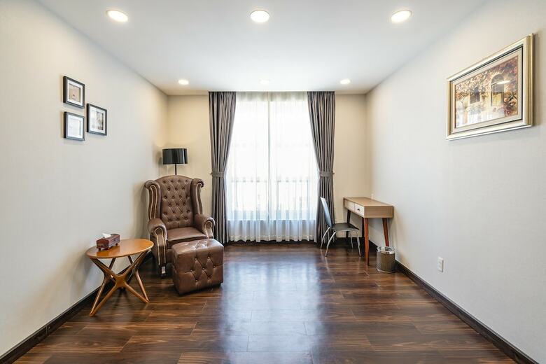 Hotel Emerald Central