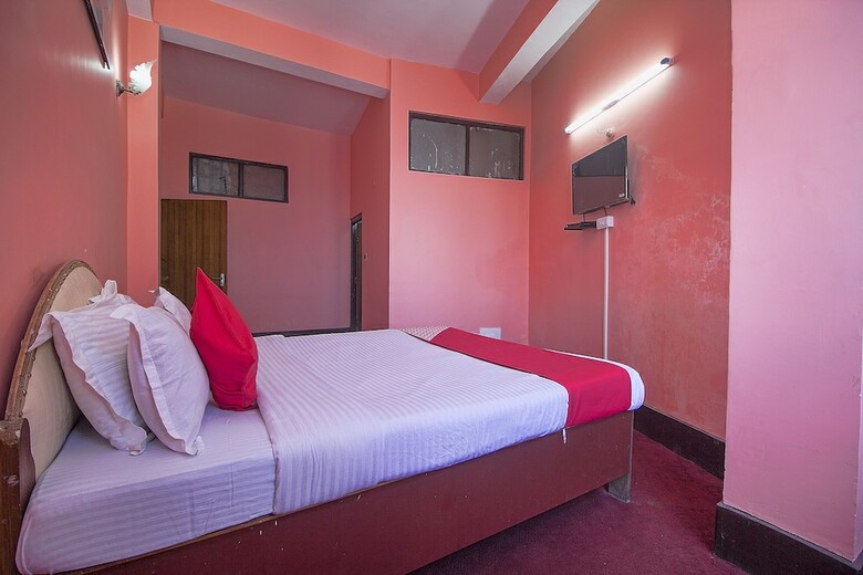 Hotel Oyo 23546 Pushpak