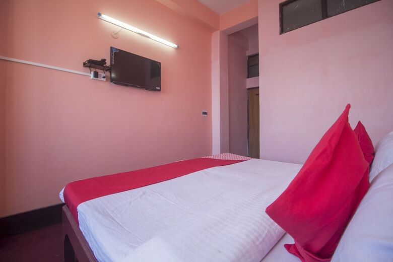 Hotel Oyo 23546 Pushpak