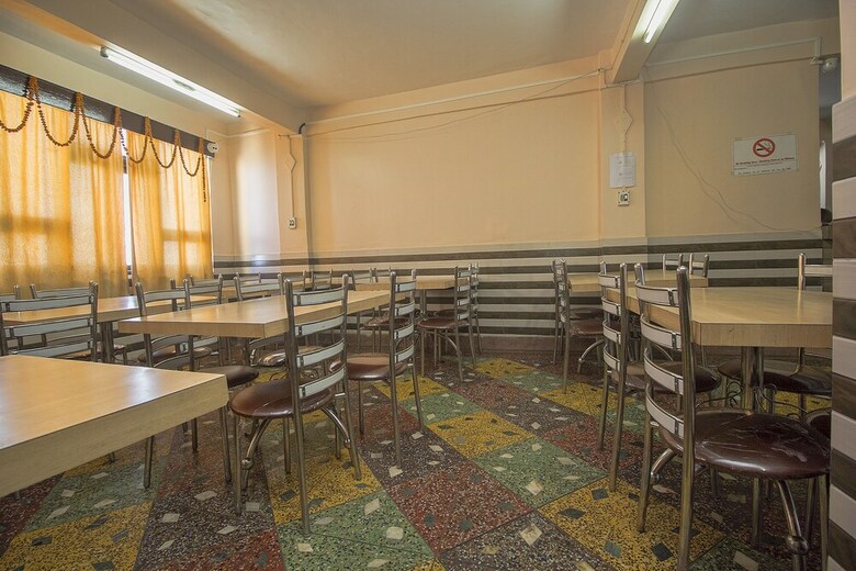 Hotel Oyo 23546 Pushpak