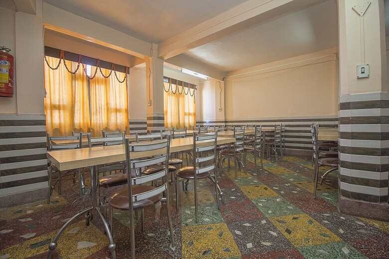 Hotel Oyo 23546 Pushpak