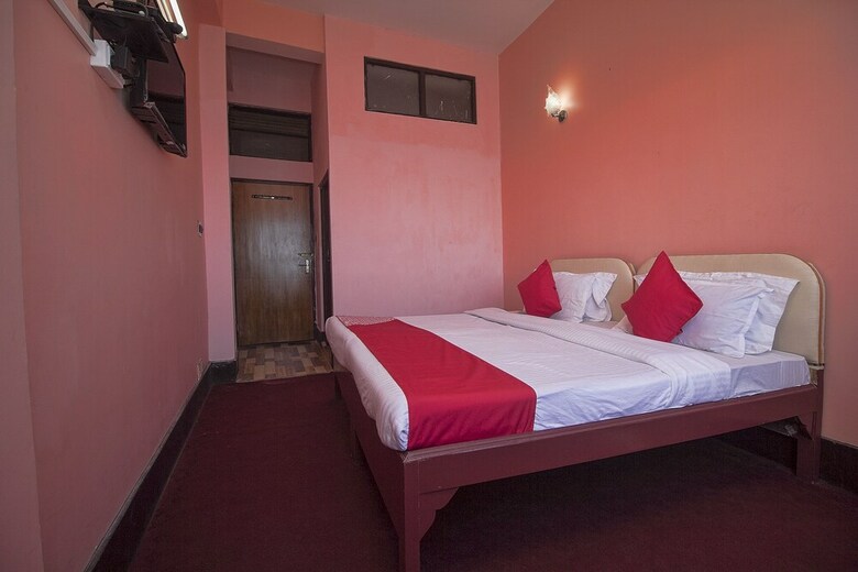Hotel Oyo 23546 Pushpak