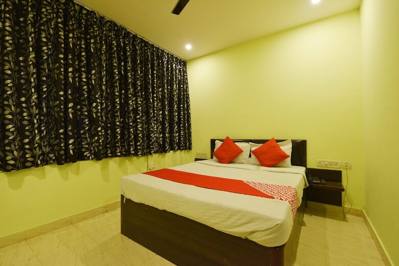 Oyo 3311 Hotel Apple 9